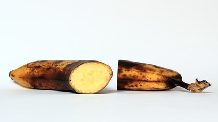 Alte Banane geschnitten