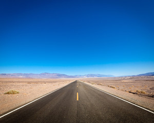 Naklejka premium Open road, Death Valley, California