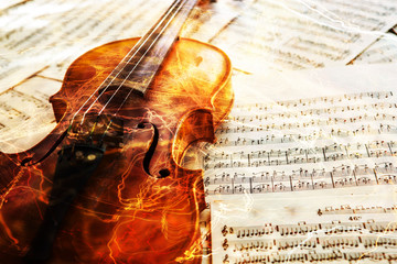Naklejka premium Stare skrzypce leżące na kartce muzyki