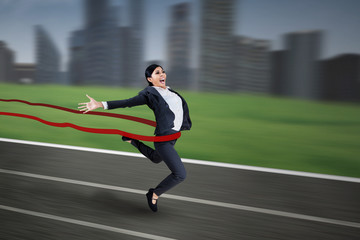 Fototapeta premium Businesswoman winning the race