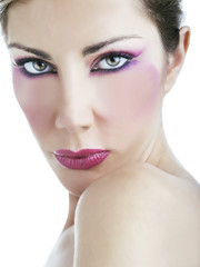 Beauty con trucco sfumato lilla
