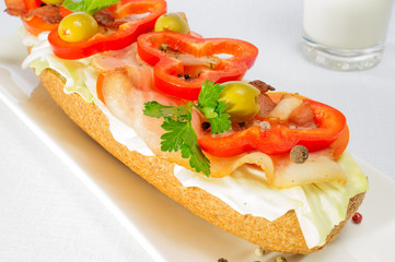 Sandwich with bacon and vegetables