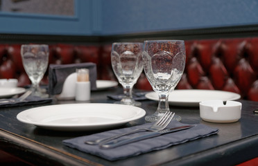 Table setting in a pub