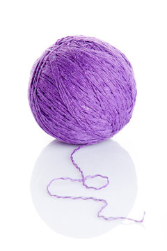 recommend clip art: Ball of knitting yarn on a white background