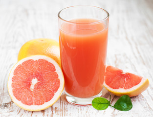 Grapefruit juice and ripe grapefruits