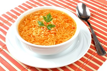 zupa pomidorowa z makaronem