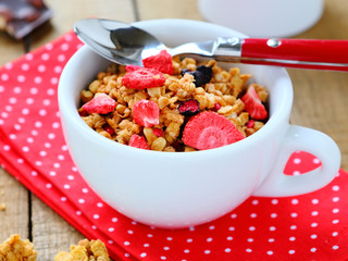 Breakfast cereal with dried fruits