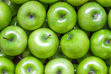 Green apples fresh from the farm be appetizing