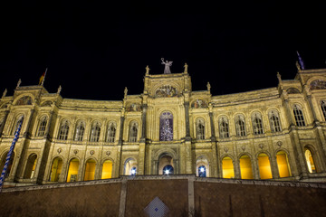 Fototapeta premium Maximilianeum munich at night
