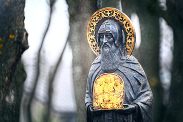 Fototapeta premium monument holy man with an icon