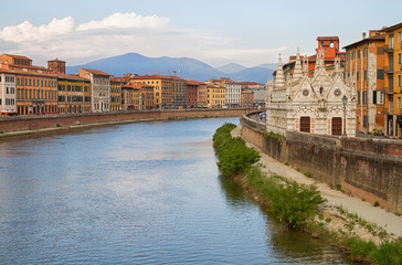 Fototapeta premium City of Pisa with river Arno.
