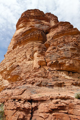ワディラム砂漠の赤い巨石