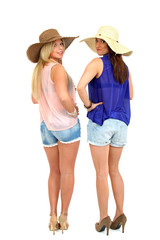 zwei hübsche junge Damen