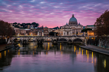 Fototapeta na wymiar Katedra Świętego Piotra w nocy, Rzym