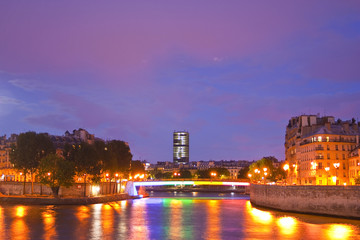 Fototapeta na wymiar Parisian night