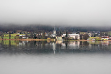 Fototapeta premium Foggy day at the Ossiacher See