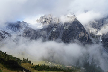 Stubaier Alpen in Wolken