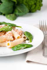 Pasta with salmon and spinach