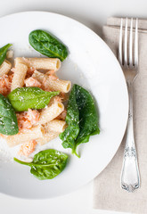 Pasta with salmon and spinach
