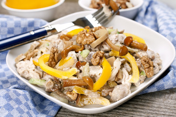Salad with mushrooms and walnuts