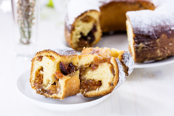 Ring cake with icing sugar