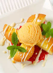 Pudding filled cupcakes  with ice cream