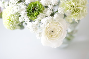 白い薔薇の花束