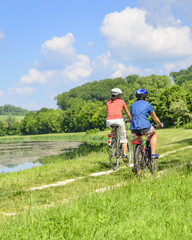 Fototapeta premium Radtour im Grünen