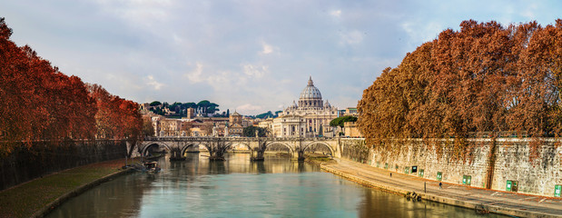 Obraz premium View of the Vatican with Saint Peter's Basilica and Sant'Angelo'