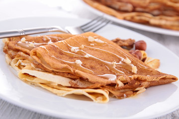 crepes with honey and nuts