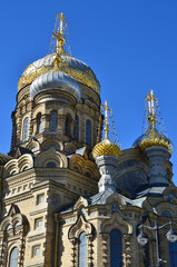 Fototapeta na wymiar Uspenskoe Optina klasztorny dziedziniec w Petersburgu
