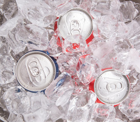 A can of cola drinks with ice cubes - 60320569
