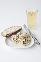 Hessian Handkaes mit Musik, strong cheese with cider