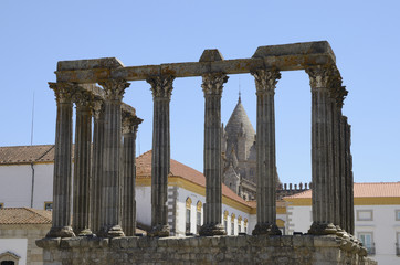 Fototapeta premium Roman ruins in Evora, POrtugal