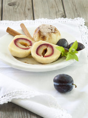 Zwetschkenkn&ouml;del