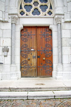 parvis d'&eacute;glise
