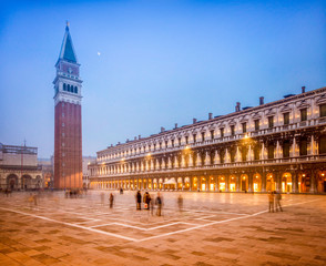 Fototapeta na wymiar Markusturm w Venedig