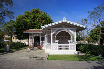 Obraz premium Thai pavilion build in Europe style in Bang Pa-In Palace Thailan