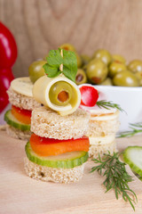 Fototapeta na wymiar finger foods: bread, peppers, cucumber, cheese and olives