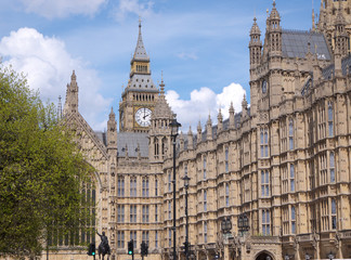 Fototapeta na wymiar Wieża zegarowa Big Ben i Houses of Parliament