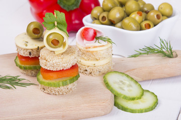 finger foods: bread, peppers, cucumber, cheese and olives