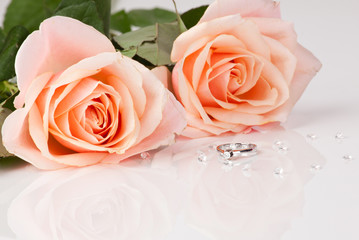 Beautiful diamond ring with pink roses