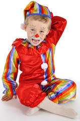 Kleiner Clown zu Karneval lacht