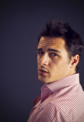 Obraz premium Young man looking