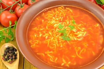zupa pomidorowa z makaronem