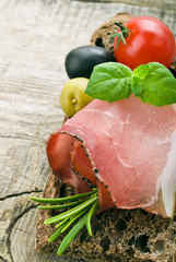 bread with sliced pork ham