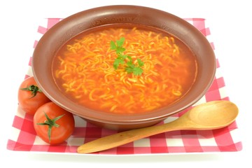 zupa pomidorowa z makaronem