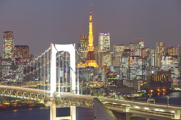 Fototapety  Zatoka Tokijska przy Tęczowym Moście i tokijskiej wieży