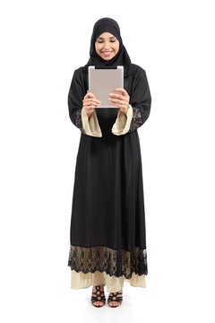 Arab Saudi Woman Standing Looking A Tablet Reader