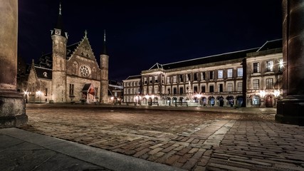 Night view of the Dutch parliament and court building
